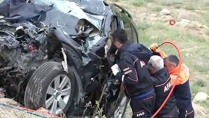 Sivas’ta TIR ile Otomobil Çarpıştı: 2 Ölü