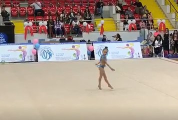 Cimlastik sporcusu kız çocuğundan göz dolduran performans