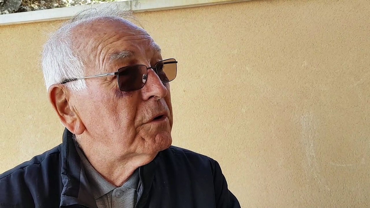 Albert Bertholet, 74 ans,  maire de Souclin (01) depuis 1971