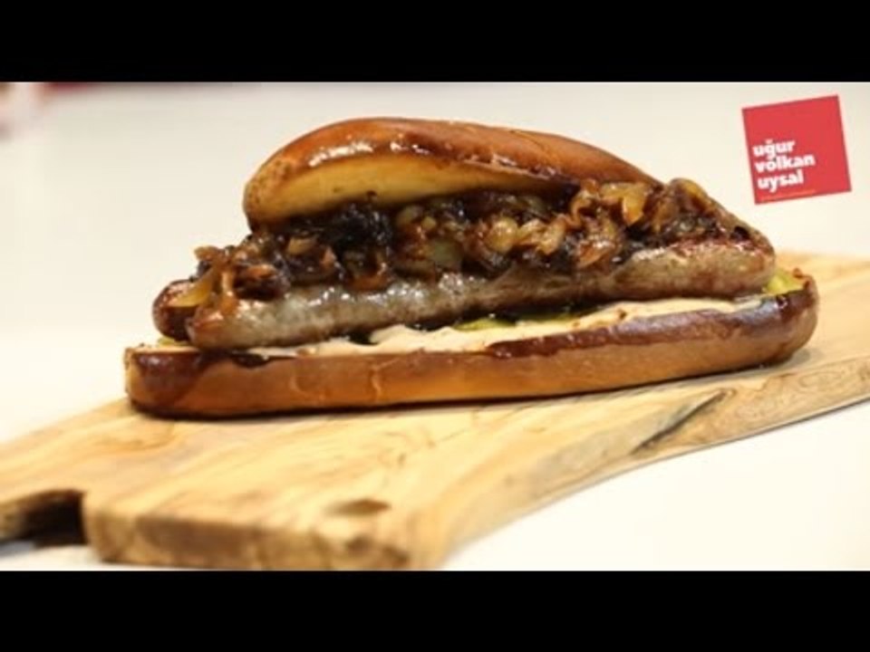 Evde Efsane Karamelize Soğanlı Sosisli Sandviç Nasıl Yapılır? (Sandviç Tarifleri)