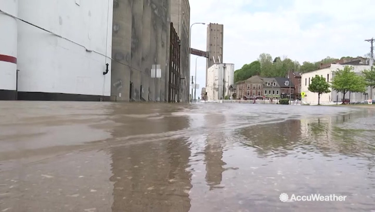 Mississippi River starting to recede in town hit hard by flooding