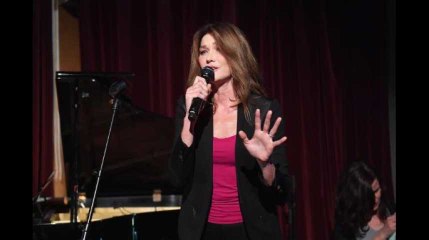 Élections européennes : le fils de Carla Bruni s'engage auprès de François Asselineau