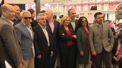 Carmena estrena las nuevas terrazas de la Plaza Mayor
