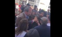 Rektör, zamları protesto eden öğrencilerin üzerine yürüdü