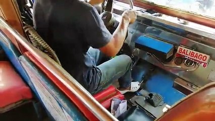Quand le levier de vitesse est trop court, utilise ton pied