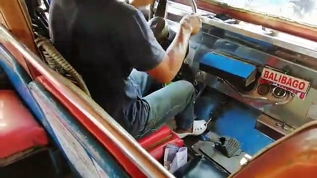 Quand le levier de vitesse est trop court, utilise ton pied