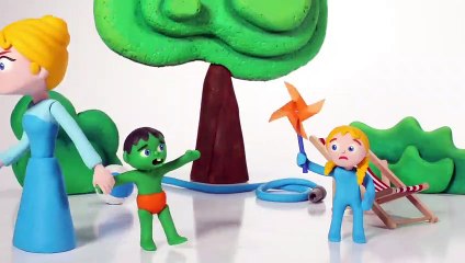 GIRLS MAKING A SAND CASTLE ❤ PLAY DOH CARTOONS FOR KIDS