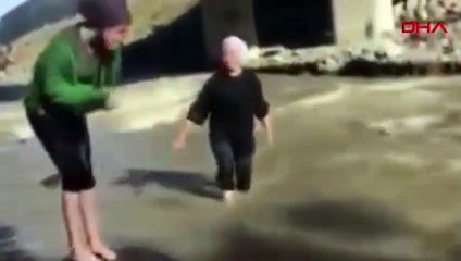 Derede şakalaşan 2 genç kız ölüme böyle gitti