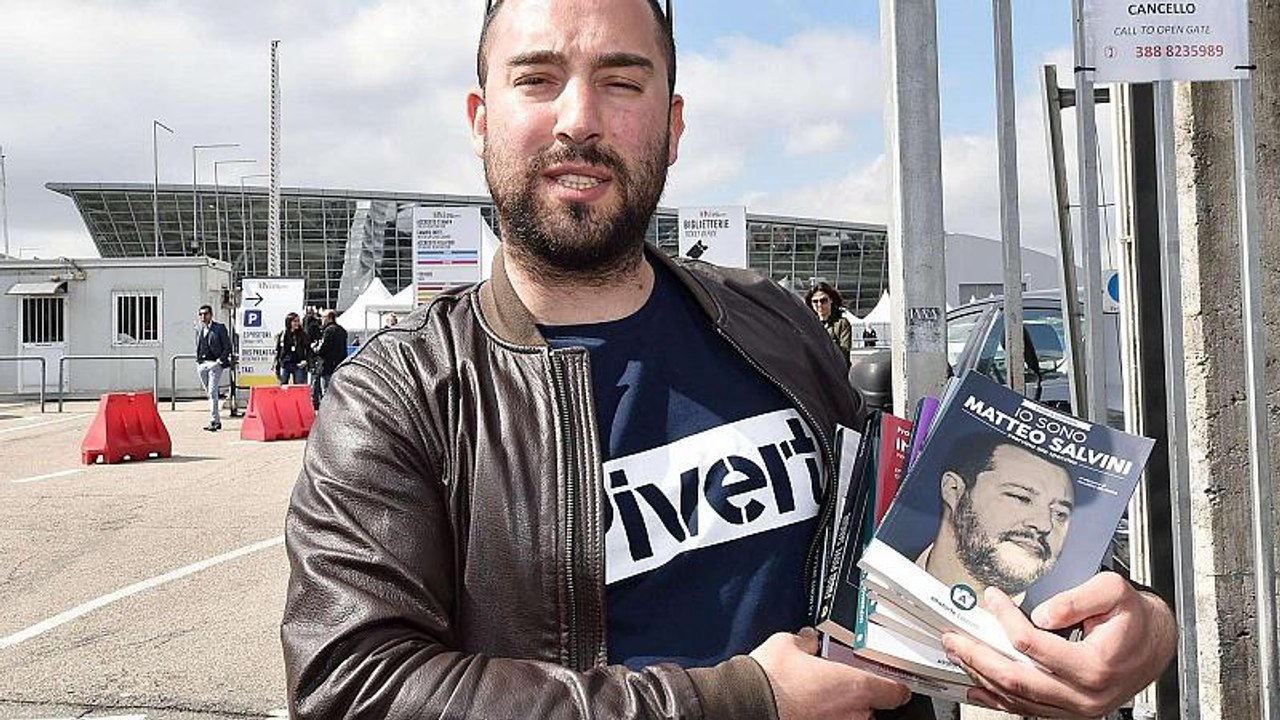 Torino, il salone delle polemiche. Polacchi: "Non rinnego nulla"