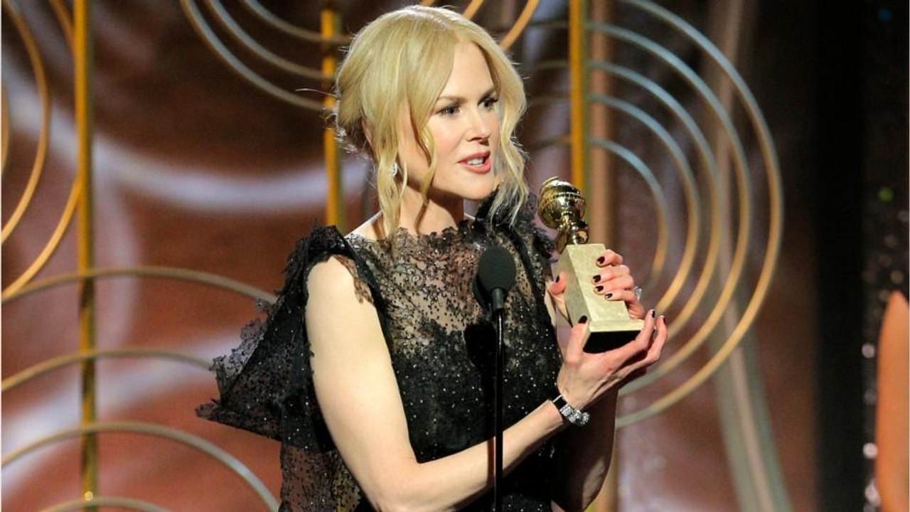 Actresses are auctioning their 2018 Golden Glob...