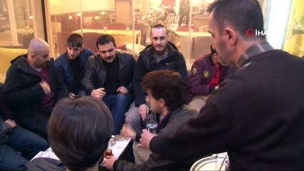 Sanatçılar ve Psikologlar kahvehanelere indi, ‘Şiddetin dili olmaz’ dedi