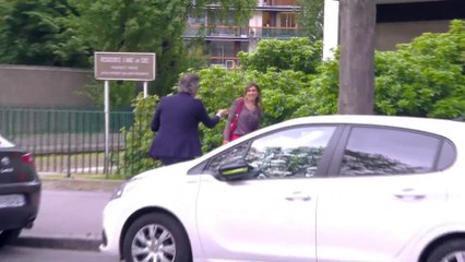 Matthieu Delormeau échangeait ses chaussettes avec un passant dans la rue !