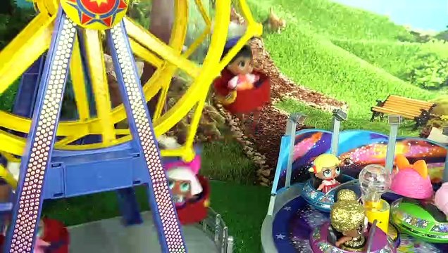 Frozen Bebes Elsa y Anna en el Parque de Attraciones de Playmobil - Muñecas LOL Sorpresa Vomita