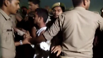 VIDEO: पीएम नरेंद्र मोदी के भाषण के दौरान युवक ने दिखाया काला झंडा, पब्लिक ने जमकर पीटा