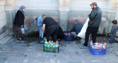 Hazmı Kolaylaştıran Ekşi Su İçin İftardan Önce Kuyruğa Girip Şişelerle Eve Götürüyorlar