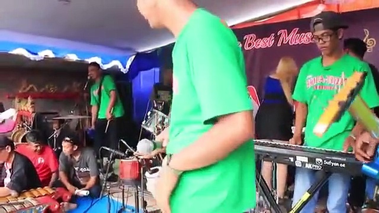 GAK SADAR MELOROT !!! RITA RATU TAWON - AKU CAH KERJO (dangdut koplo hot)