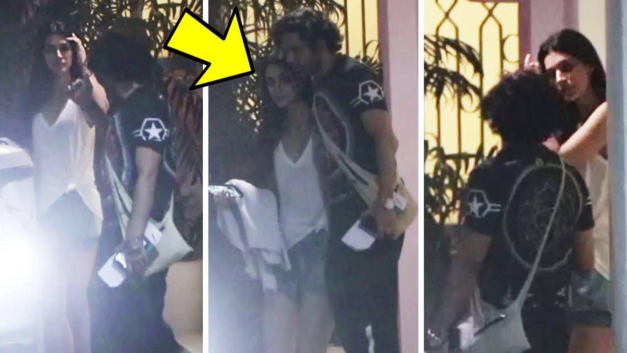 Kriti Sanon CAUGHT With a STRANGER Man At Sunny Super Sound Studio In Juhu  #kritisanon #kritisanonmovie #sunnysupersound    Watch latest Bollywood gossip videos, latest Bollywood news and behind the scene Bollywood Masala. For interesting Latest Bollywoo