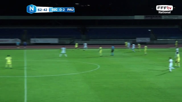Oh quelle contre-attaque mal négociée par les attaquants du Pau FC.