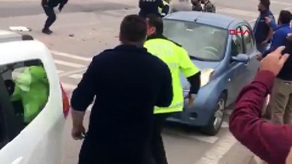 Kaza kavgaya dönüştü: Polis havaya ateş açarak ayırdı