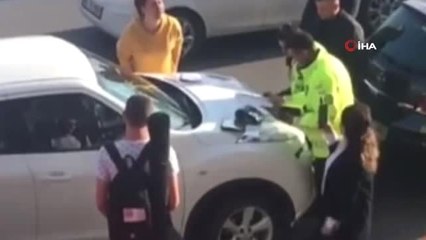 Kaza Sonrası Hakaretler Yağdıran Kadın Gözaltına Alındı...o Anlar Kamerada