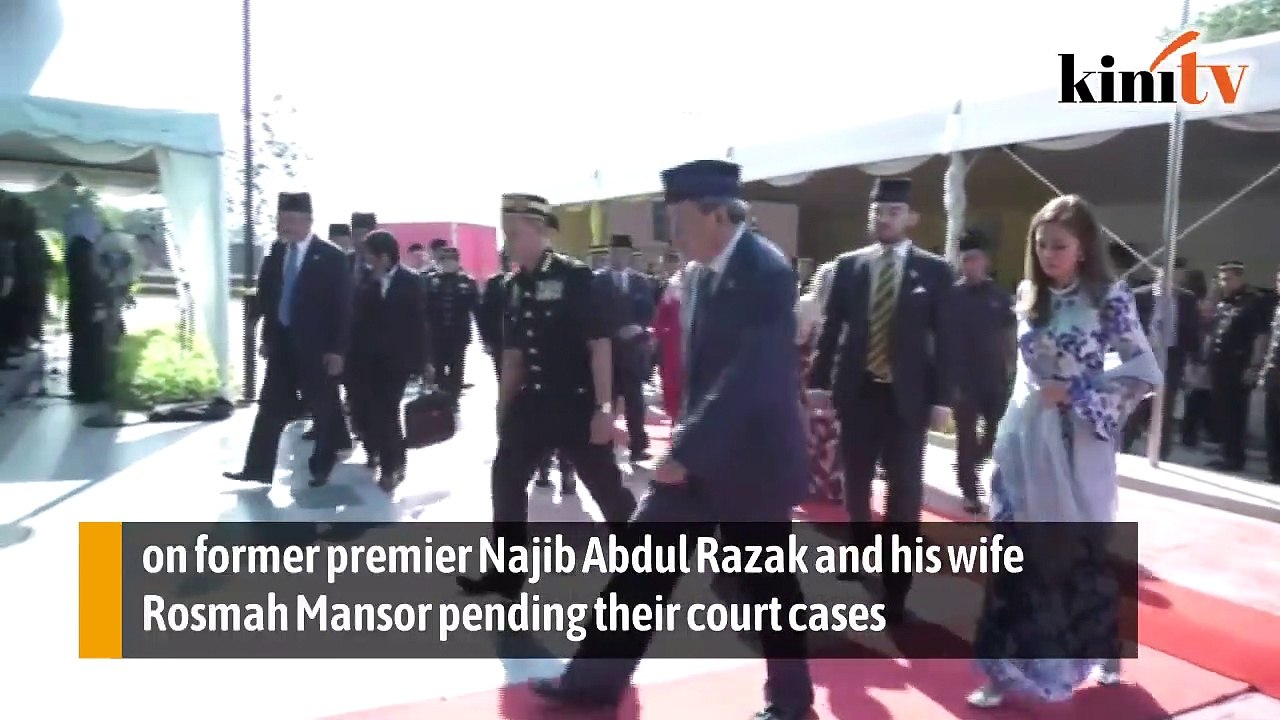 Selangor ruler suspends Najib and Rosmah's titles pending court cases