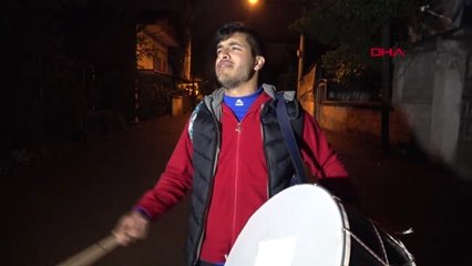 Karabük Şarkılarla Vatandaşları Sahura Kaldırıyor