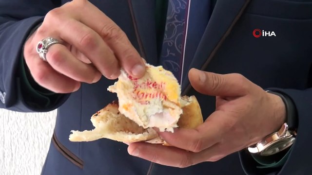 İftarlık pidenin içinden ambalaj atığı çıktı