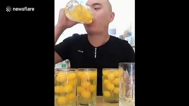 Il boit 50 œufs crus en 15 secondes... Miam