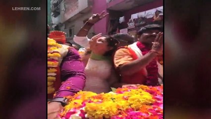 मनोज तिवारी के लिए Khesari Lal और Sapna Chaudhary का रोड शो