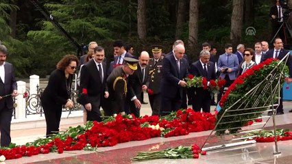 Haydar Aliyev doğumunun 96. yılında anıldı - BAKÜ