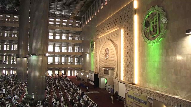 Endonezya'da ramazanın ilk cuma namazı kılındı - CAKARTA
