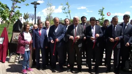 Elazığ'da engelliler farkındalık için yürüdü, halk oyunları oynadı