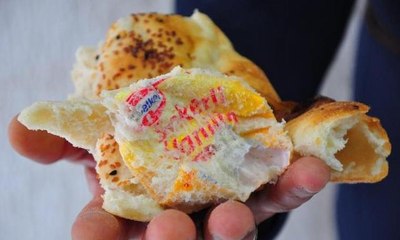 Ramazan pidesinden çıkan şoke etti!