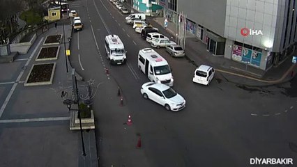 Bir anlık dikkatsizlikleri kazaları beraberinde getirdi...Diyarbakır ve Batman'da yaşanan kazalar kamerada