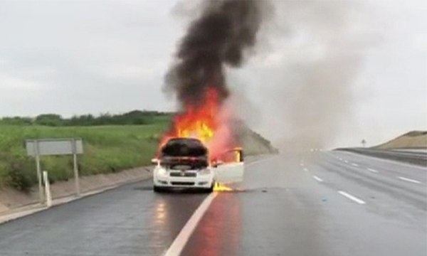 Arnavutköy'de dehşete düşüren olay: Araç içinde kadını yaktı!