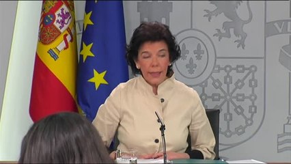 Isabel Celaá se emociona al recordar que Rubalcaba "sigue luchando por su vida"