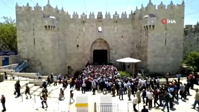 Ramazanın İlk Cuma Namazı İçin Mescid-i Aksa'ya Binler Akın Etti