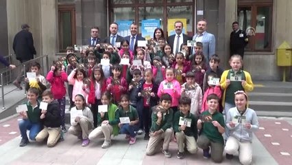 Anaokulu Öğrencilerinden Anneler Günü Kartı