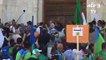 الجزائريون يتظاهرون في يوم الجمعة الثاني عشر على التوالي