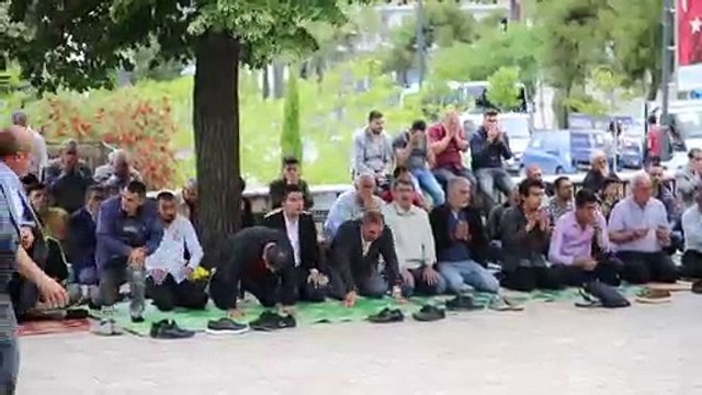 Manisa'da ramazanın ilk cuma namazında camiler doldu -MANİSA
