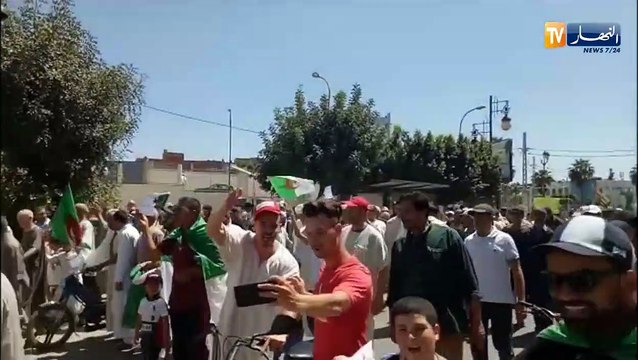 غليزان/ الراقي بلحمر يشارك في مسيرة الجمعة الـ 12 وهذا ما قاله عن الحراك