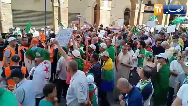قسنطينة: مسيرات حاشدة للجمعة الـ 12 دعما للحراك الشعبي