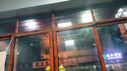 Fermeture automatique d'une porte avec un metre ruban