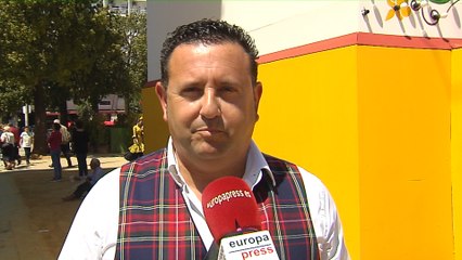 Feriantes desafían la subida de temperaturas en Sevilla