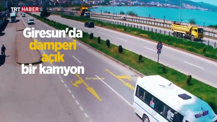 Kamyonun damperi üst geçide böyle çarptı