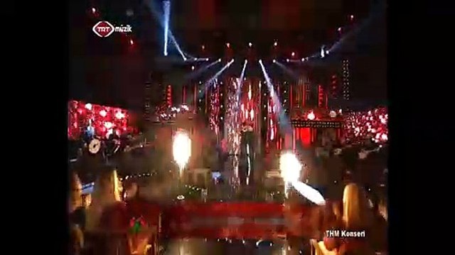 SEVCAN ORHAN İKİ KIZ GİDER DÜGÜNE EZİLİM ÜZÜLÜM EZİLİM YAR