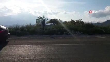 Kontrolden Çıkan Kamyonet Takla Atarak Durabildi