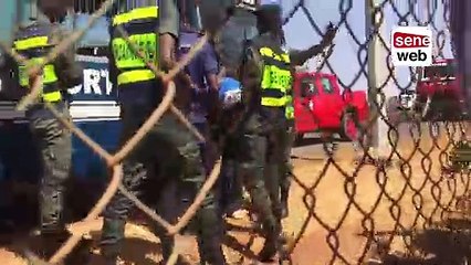 un thiantacoune escalade les barrières de l'Aibd