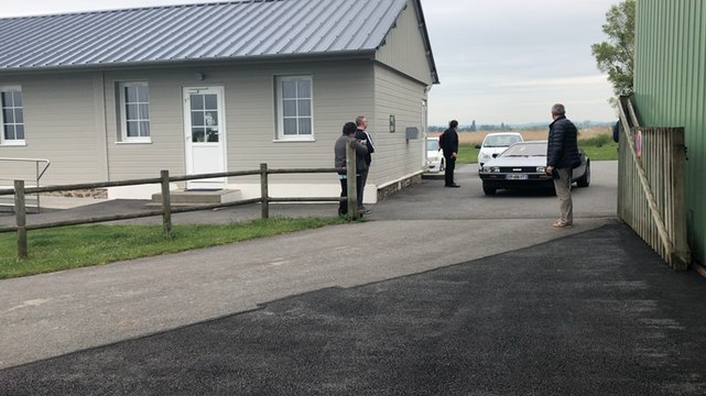 Quinze DeLorean font le show dans la Baie du Mont-Saint-Michel