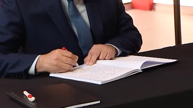 La militancia socialista llora la muerte de Alfredo Pérez Rubalcaba